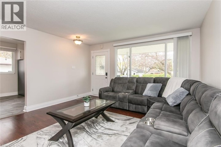 Photo 6 at 34 Blackhorne Crescent, Laurentian Hills / Country Hills W, Kitchener