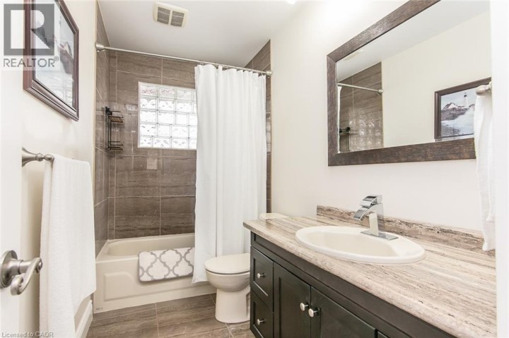 Photo 16 at 34 Blackhorne Crescent, Laurentian Hills / Country Hills W, Kitchener