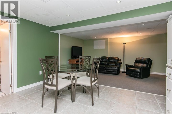 Photo 31 at 34 Blackhorne Crescent, Laurentian Hills / Country Hills W, Kitchener