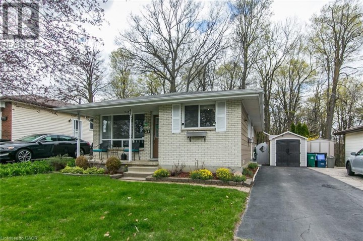Photo 2 at 34 Blackhorne Crescent, Laurentian Hills / Country Hills W, Kitchener