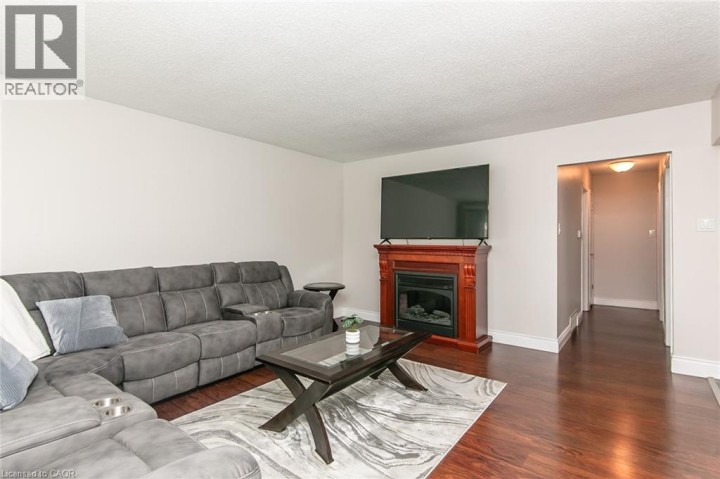 Photo 4 at 34 Blackhorne Crescent, Laurentian Hills / Country Hills W, Kitchener