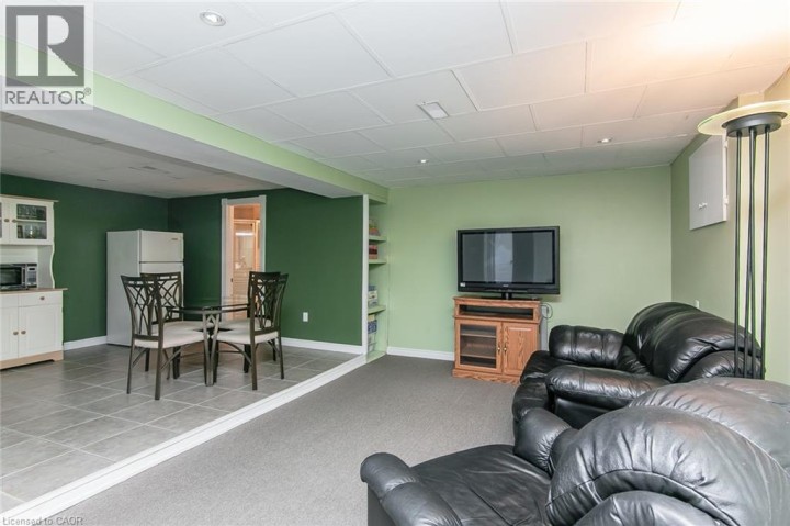 Photo 26 at 34 Blackhorne Crescent, Laurentian Hills / Country Hills W, Kitchener