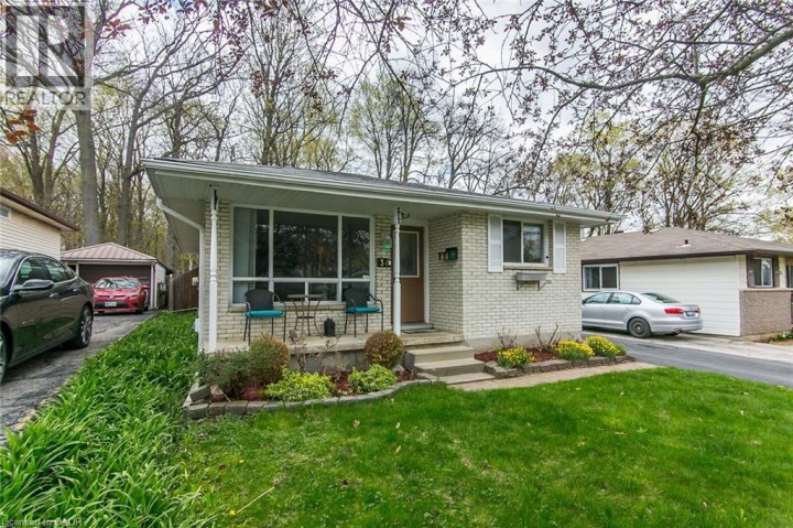Photo 3 at 34 Blackhorne Crescent, Laurentian Hills / Country Hills W, Kitchener