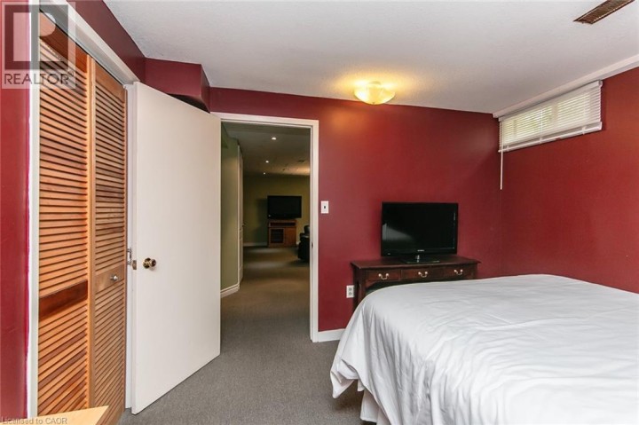 Photo 35 at 34 Blackhorne Crescent, Laurentian Hills / Country Hills W, Kitchener