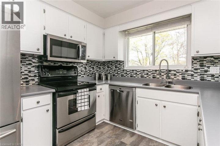 Photo 10 at 34 Blackhorne Crescent, Laurentian Hills / Country Hills W, Kitchener