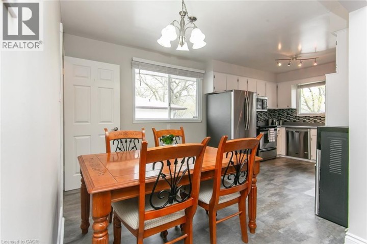 Photo 8 at 34 Blackhorne Crescent, Laurentian Hills / Country Hills W, Kitchener