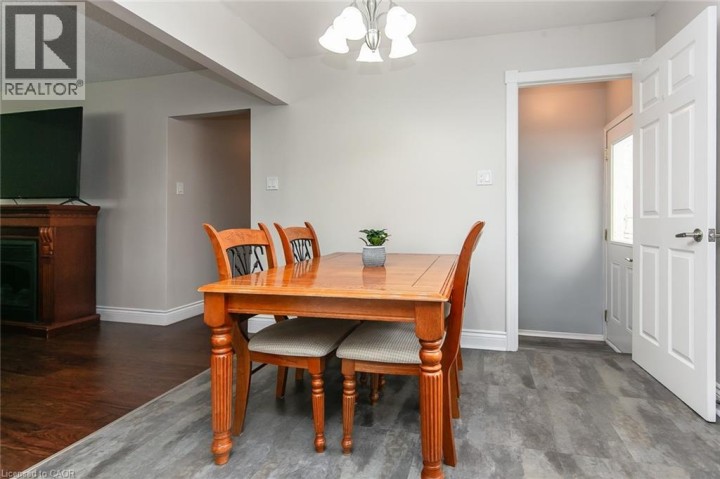 Photo 15 at 34 Blackhorne Crescent, Laurentian Hills / Country Hills W, Kitchener