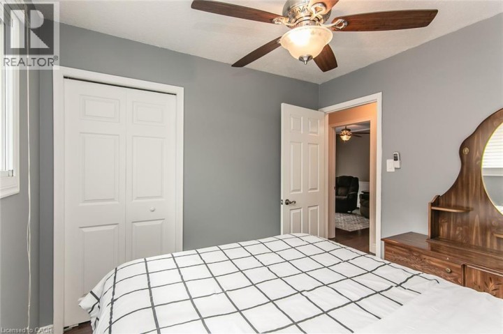 Photo 19 at 34 Blackhorne Crescent, Laurentian Hills / Country Hills W, Kitchener