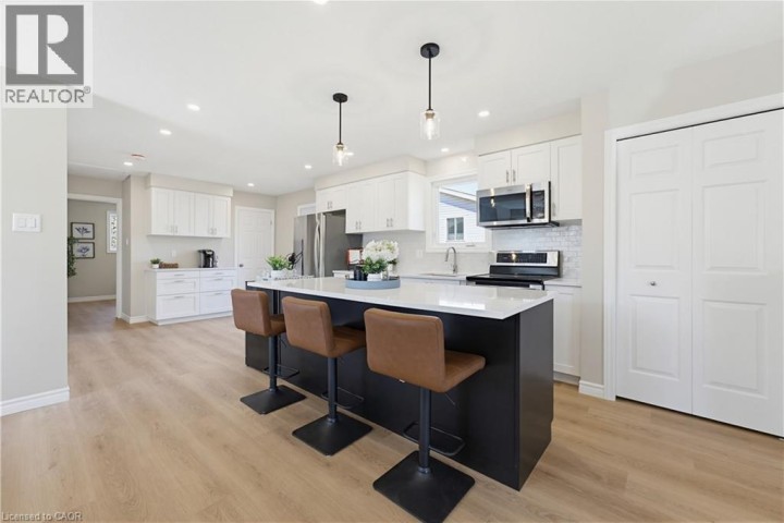 Photo 10 at 99 Oakhurst Crescent, Heritage Park / Rosemount, Kitchener