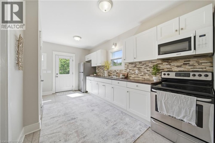 Photo 8 at 33 Richmond Street, North Ward, Brantford