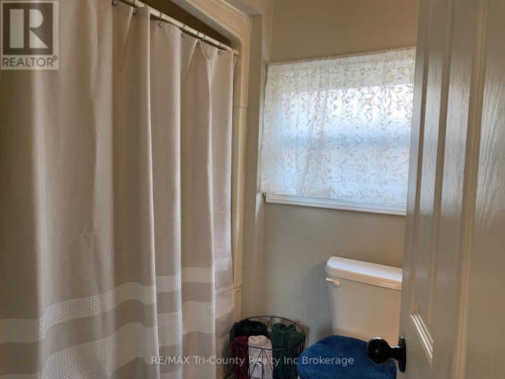 Photo 10 at 11 Elizabeth Street, Port Burwell, Bayham