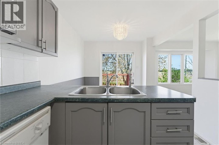 Photo 14 at 25 Anastasia Crescent, Brantwood Park, Brantford