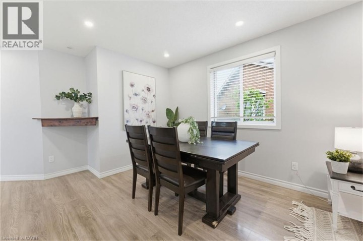 Photo 7 at 29 Strong Court, Rosedale / Gable Height, Brantford