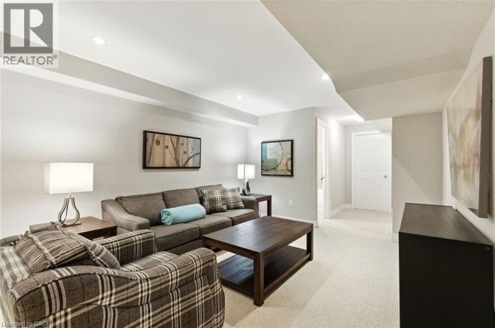 Photo 34 at 4 Burgundy Grove, Meadowlands, Ancaster
