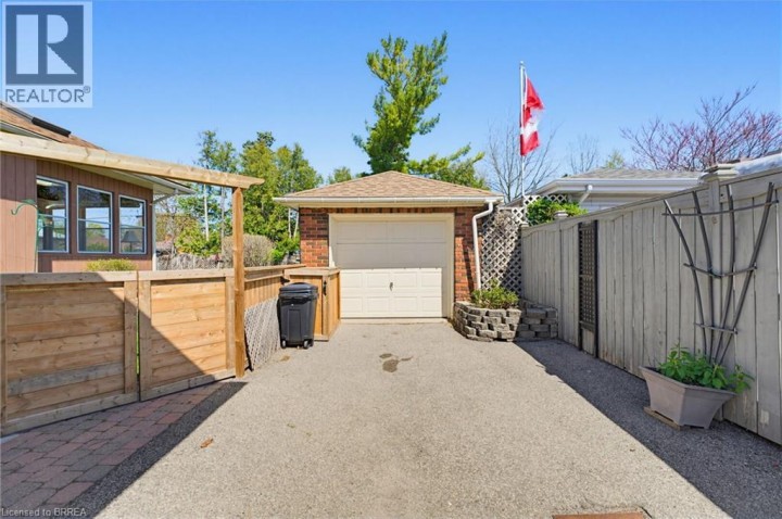 Photo 2 at 90 Henderson Avenue, Queensway / Grove, Brantford