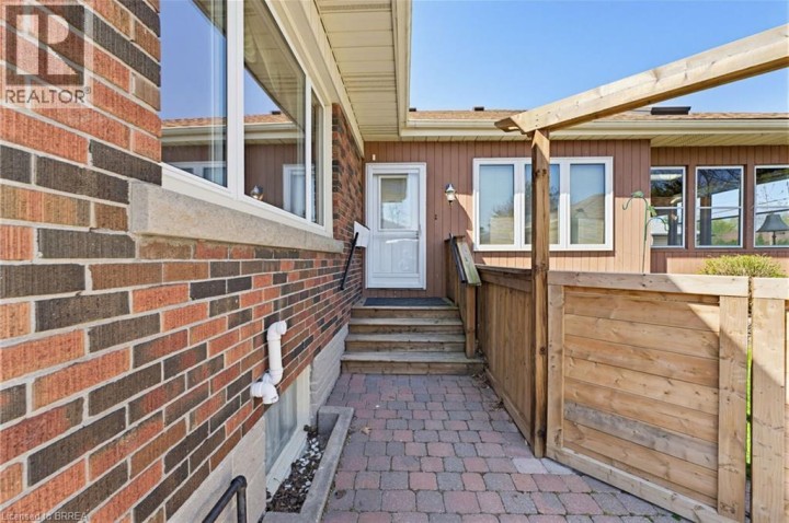 Photo 3 at 90 Henderson Avenue, Queensway / Grove, Brantford