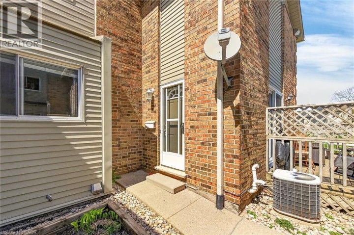 Photo 5 at 1 - 19 Wren Court, Tillsonburg