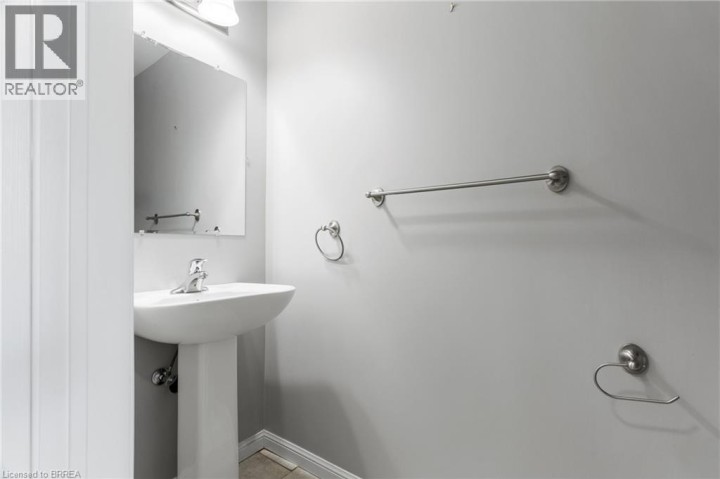 Photo 11 at 32 - 21 Diana Avenue, Empire, Brantford