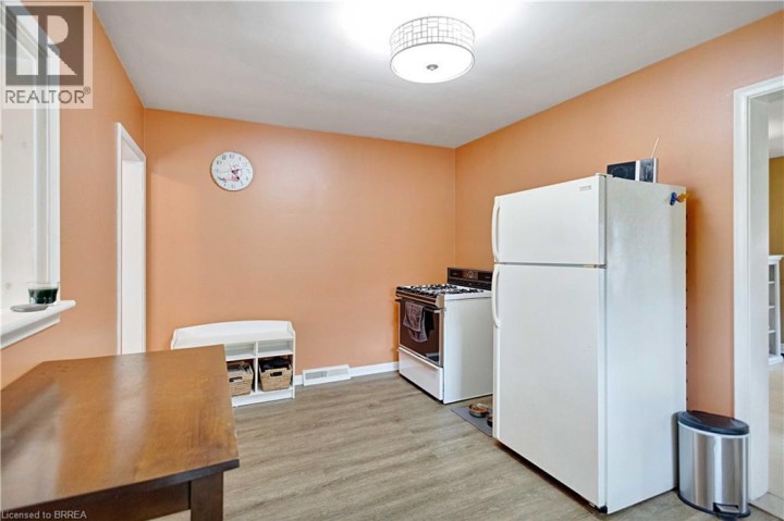 Photo 10 at 303 Dalhousie Street, East Ward, Brantford