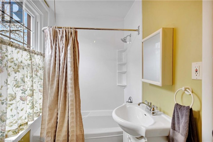 Photo 15 at 303 Dalhousie Street, East Ward, Brantford