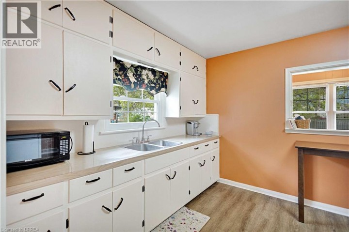 Photo 8 at 303 Dalhousie Street, East Ward, Brantford