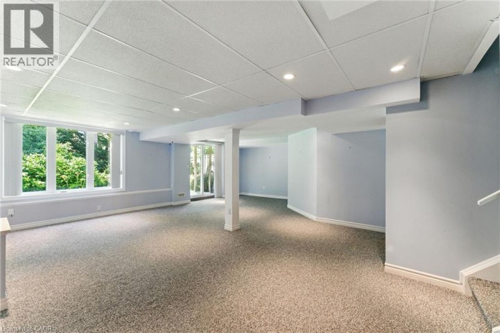 Photo 32 at 6 - 40 Wesleyan Court, Parkview Heights, Ancaster