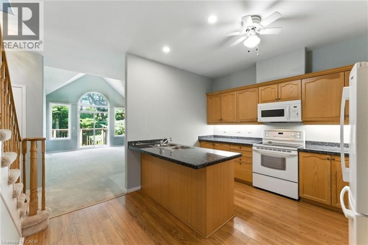 Photo 6 at 6 - 40 Wesleyan Court, Parkview Heights, Ancaster