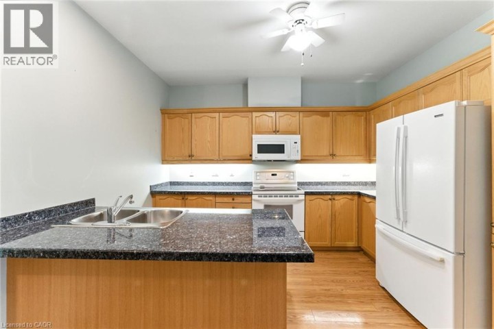 Photo 7 at 6 - 40 Wesleyan Court, Parkview Heights, Ancaster