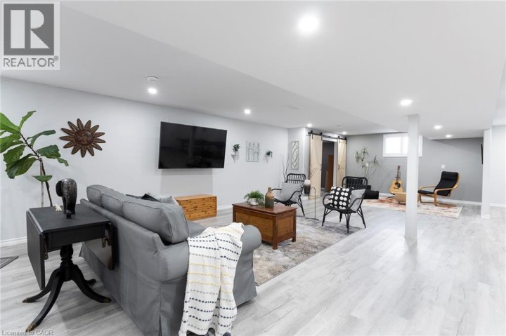 Photo 19 at 6 MacNeil Court, Middleport / Onondaga, Brantford