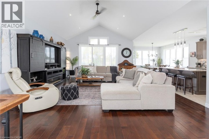 Photo 5 at 6 MacNeil Court, Middleport / Onondaga, Brantford