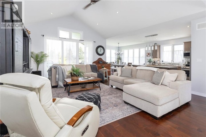 Photo 6 at 6 MacNeil Court, Middleport / Onondaga, Brantford