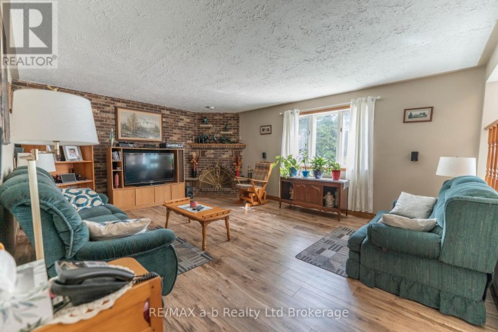 Photo 18 at 2 Cranberry Road, Tillsonburg