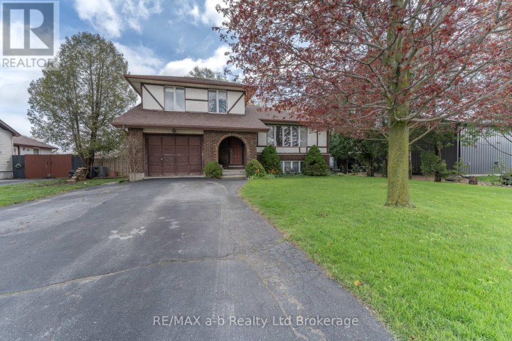 Photo 2 at 2 Cranberry Road, Tillsonburg