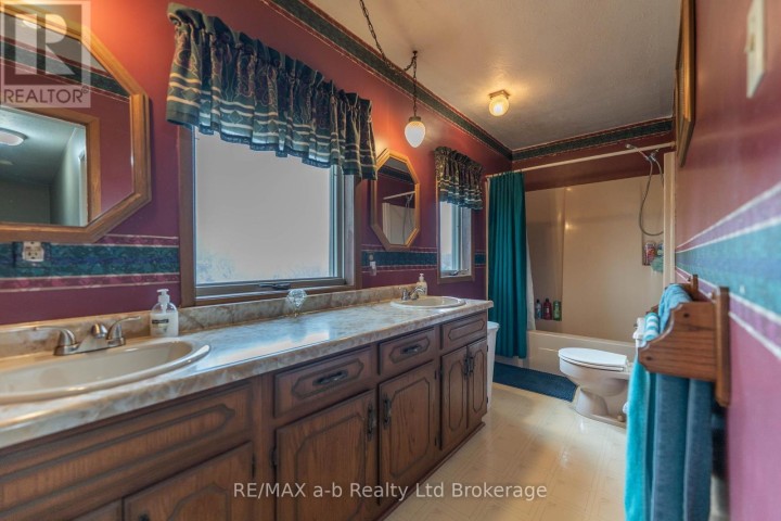 Photo 24 at 2 Cranberry Road, Tillsonburg