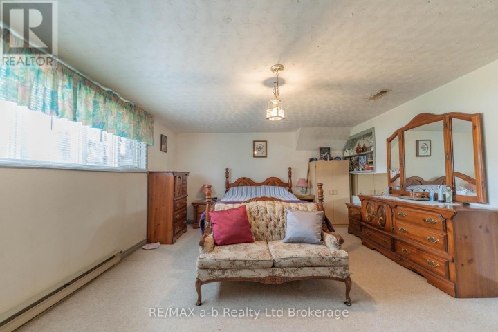 Photo 25 at 2 Cranberry Road, Tillsonburg