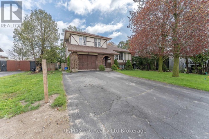 Photo 3 at 2 Cranberry Road, Tillsonburg