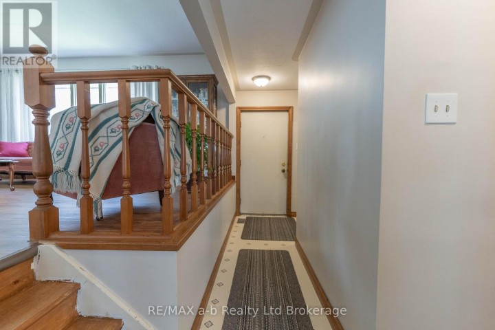Photo 5 at 2 Cranberry Road, Tillsonburg