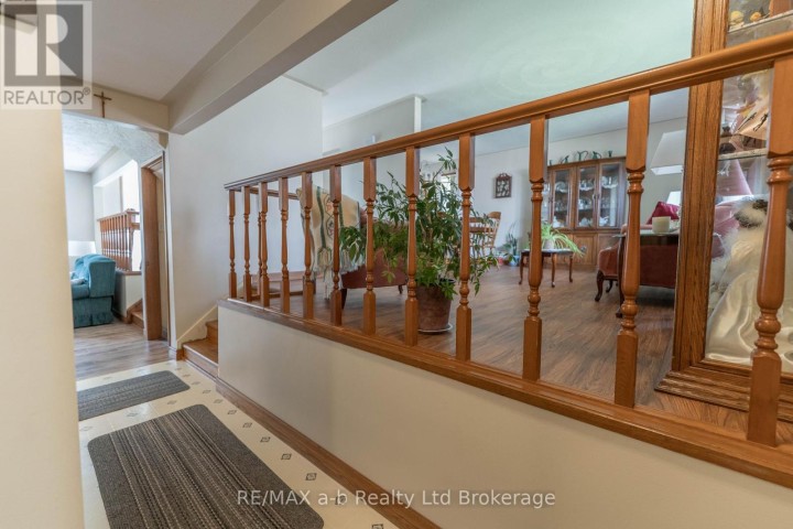 Photo 7 at 2 Cranberry Road, Tillsonburg