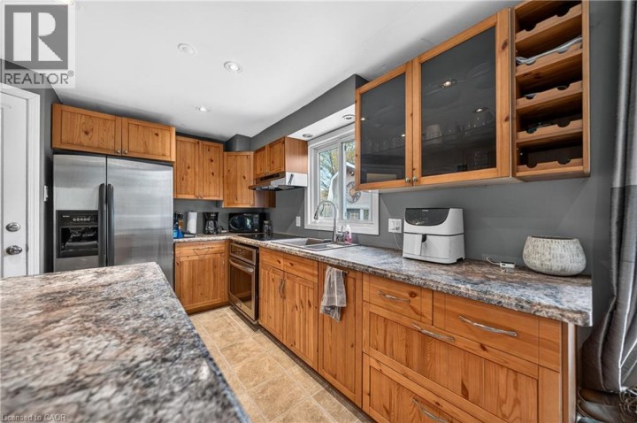 Photo 12 at 195 Old Carriage Drive, Pioneer Park / Doon / Wyldwoods, Kitchener