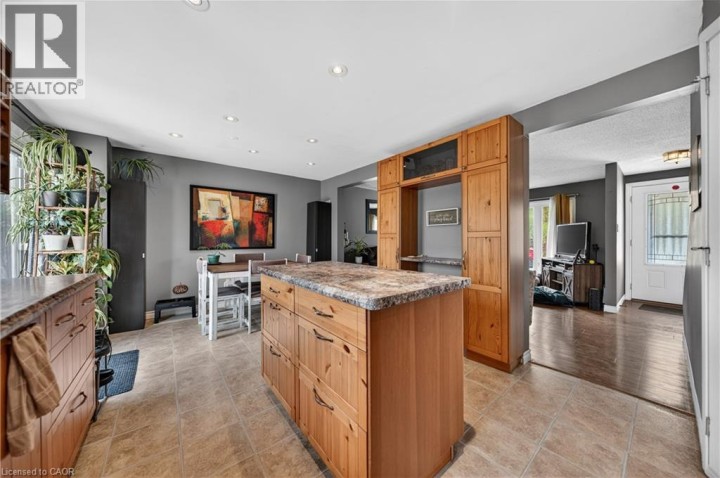 Photo 15 at 195 Old Carriage Drive, Pioneer Park / Doon / Wyldwoods, Kitchener