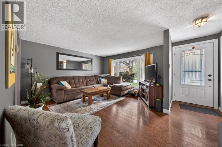 Photo 6 at 195 Old Carriage Drive, Pioneer Park / Doon / Wyldwoods, Kitchener