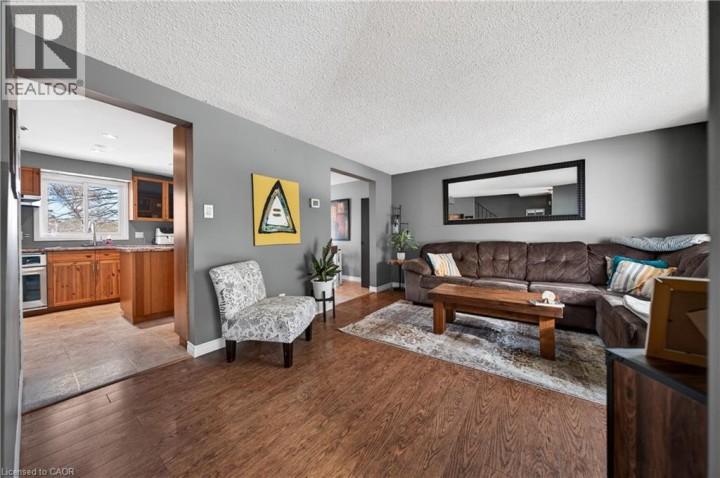 Photo 7 at 195 Old Carriage Drive, Pioneer Park / Doon / Wyldwoods, Kitchener