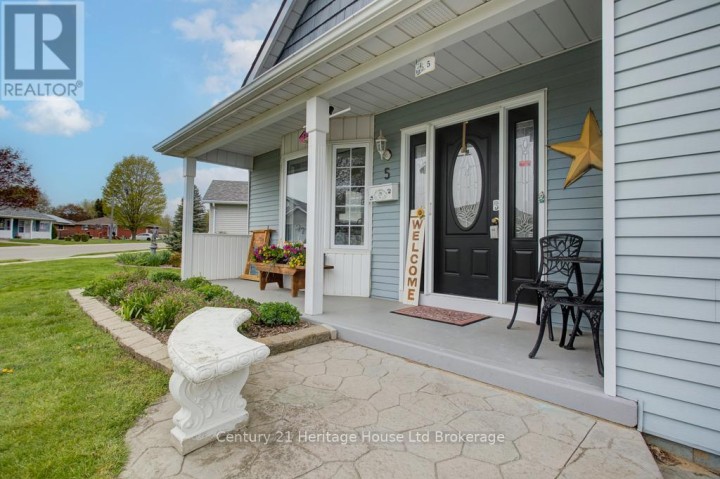 Photo 1 at 5 Dereham Drive, Tillsonburg