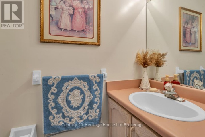 Photo 15 at 5 Dereham Drive, Tillsonburg
