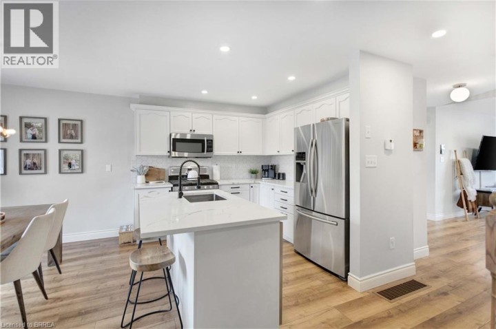Photo 11 at 35 Gaydon Way, Empire, Brantford