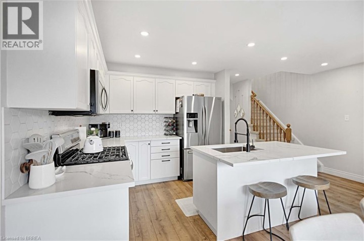 Photo 12 at 35 Gaydon Way, Empire, Brantford