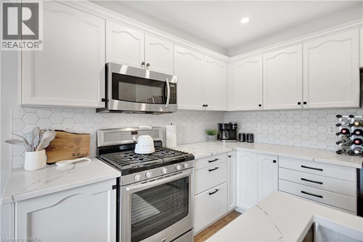 Photo 13 at 35 Gaydon Way, Empire, Brantford