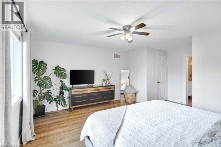 Photo 22 at 35 Gaydon Way, Empire, Brantford