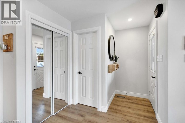 Photo 5 at 35 Gaydon Way, Empire, Brantford