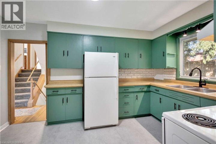 Photo 12 at 82 Forsythe Avenue, Rosedale / Gable Height, Brantford